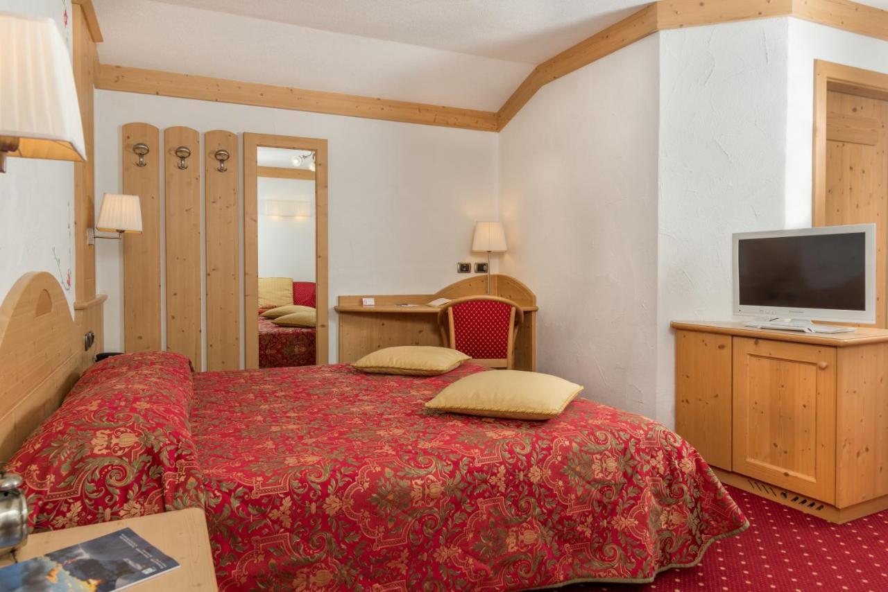 Hotel Garni Lastei Pozza di Fassa Exterior foto