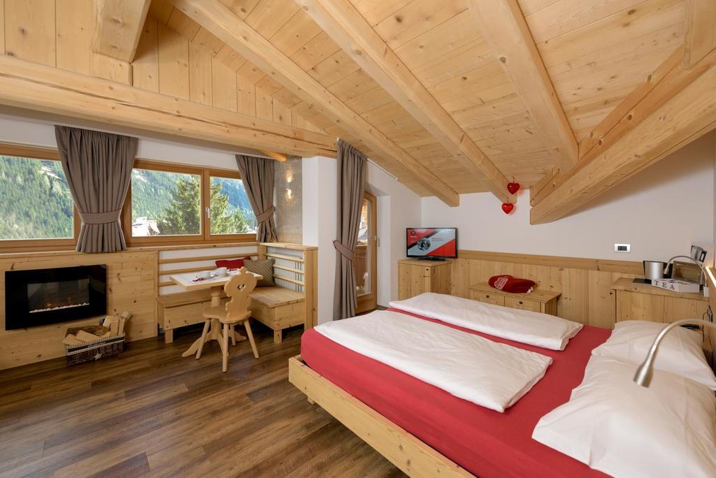 Hotel Garni Lastei Pozza di Fassa Exterior foto