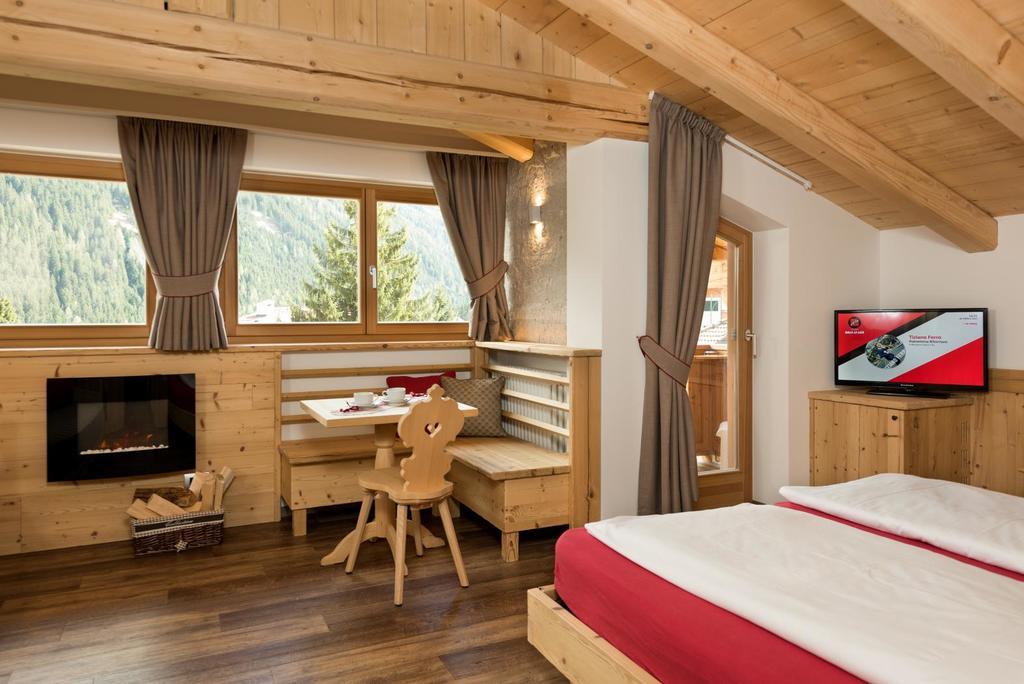 Hotel Garni Lastei Pozza di Fassa Exterior foto